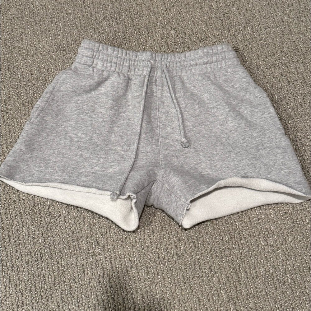 Aritzia TNA Heather Cloud Gray 3” Shorts